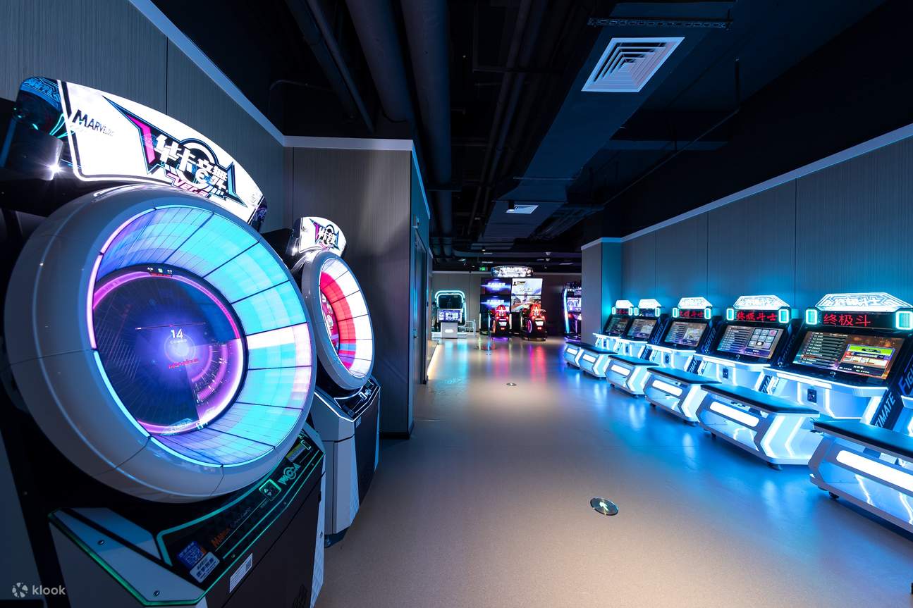 eスポーツ愛好家が集まり、チームを組んで高難度のステージに挑戦し、暗黙の了解のチームワークと勝利の喜びを体験します。